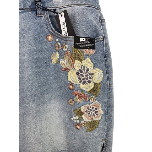 Stitch Star Floral Embroidered Fray Bottom Denim Shorts Womens Size 22W - Picture 5 of 10